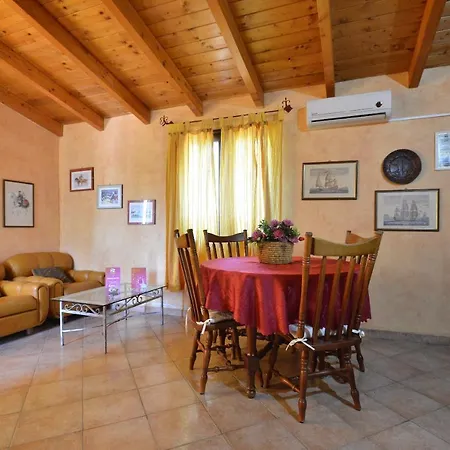 Izzhome Nora