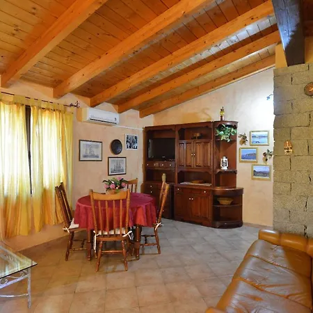 Izzhome Nora Pula
