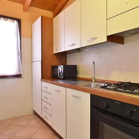 Izzhome Nora 풀라